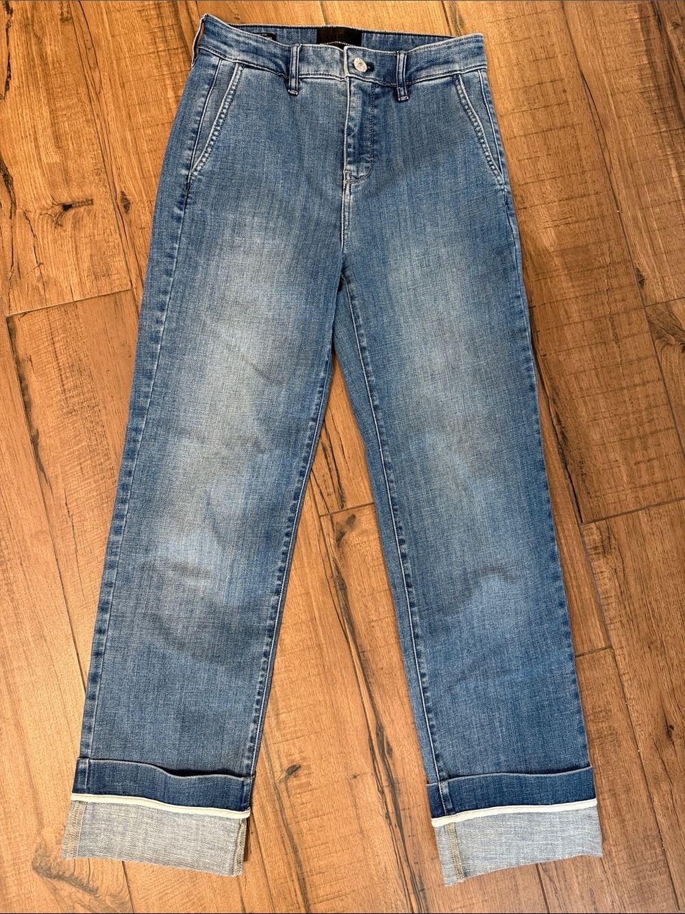 Like Brand New White House Black Market relaxed crop jeans Sz 0